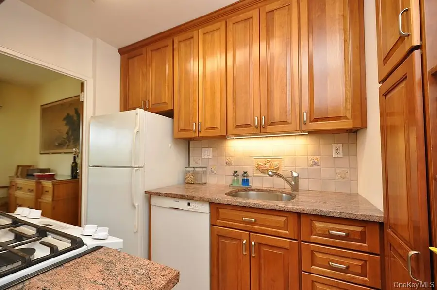 230 Garth Road #6C1, Scarsdale, NY 10583 - Image #3