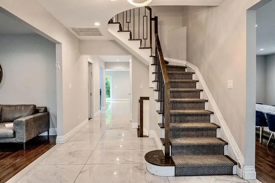 8 Stuyvesant Place, Lawrence, NY 11559 - Image #3