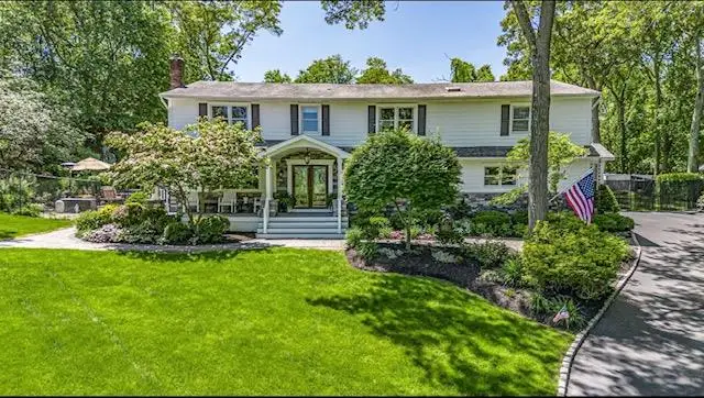 10 Woods Edge Court, Hauppauge, NY 11788 - #1