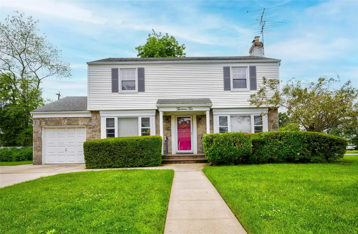 1310 Surrey Place, Rockville Centre, NY 11570 - Image #1