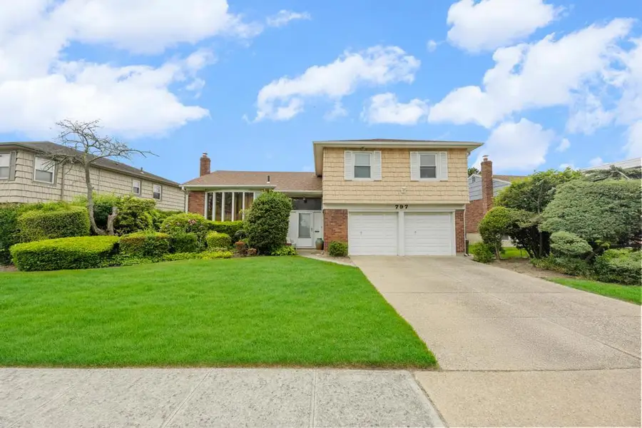 797 Caldwell Avenue, North Woodmere, NY 11581 - Image #2