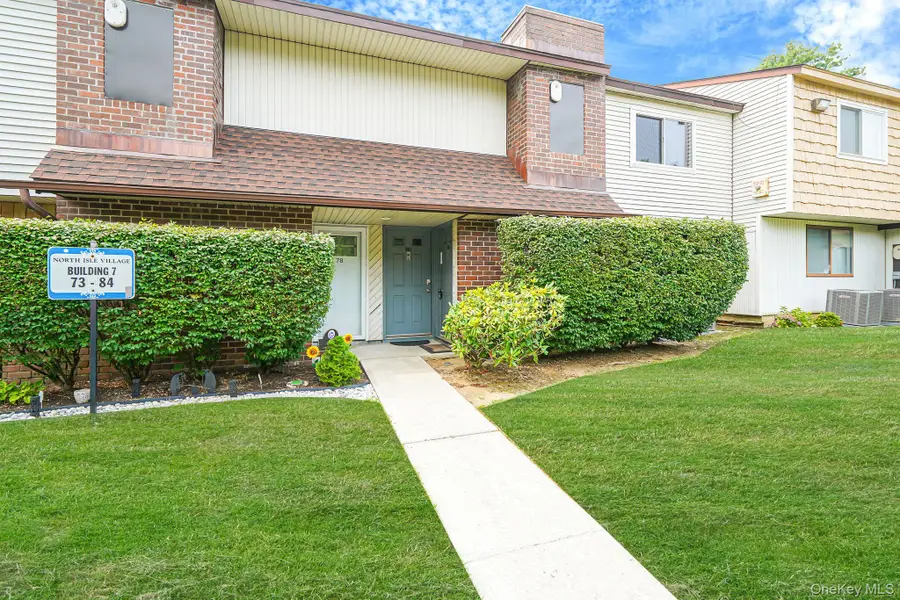 79 Pointe Circle S #79, Coram, NY 11727 - Image #2