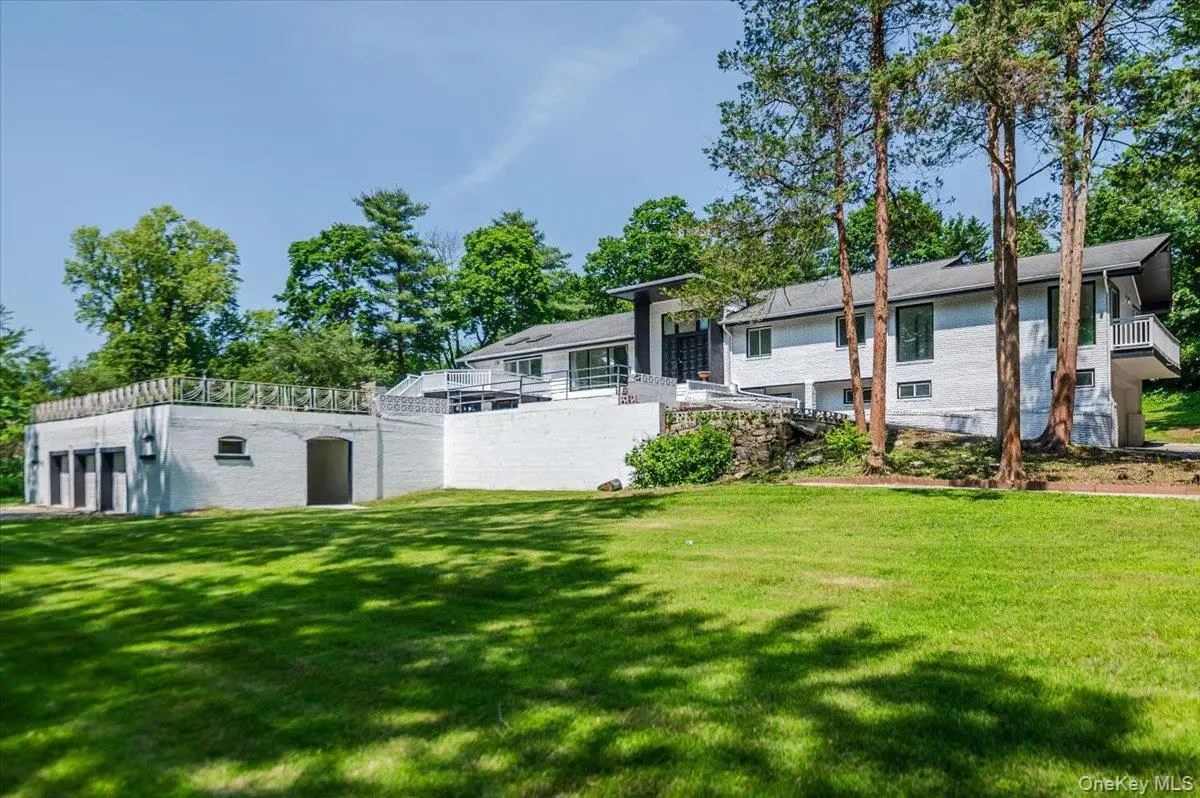 452 E Shore Road, Great Neck, NY 11024 - Image #1