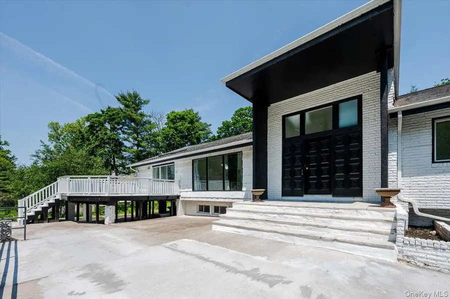 452 E Shore Road, Great Neck, NY 11024 - Image #2