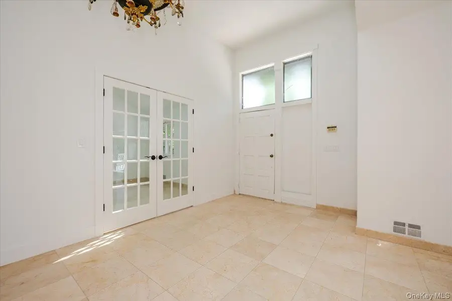 452 E Shore Road, Great Neck, NY 11024 - Image #3