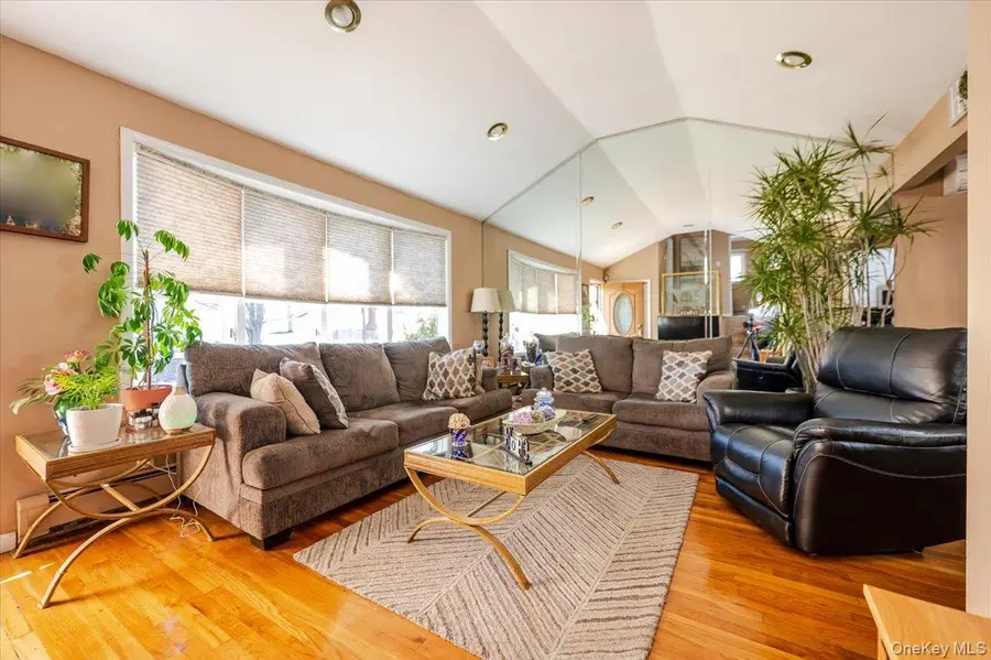 22 Cheshire Road, Inwood, NY 11096 - Image #2