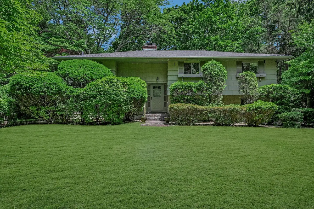 10 Moonedge Road, Northport, NY 11768 - Image #1