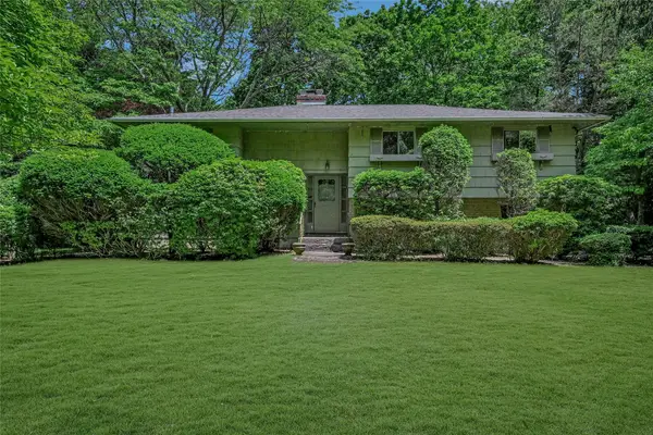 10 Moonedge Road, Northport, NY 11768