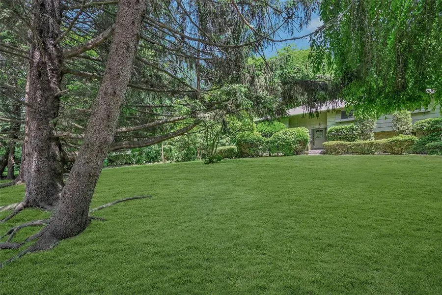 10 Moonedge Road, Northport, NY 11768 - Image #3