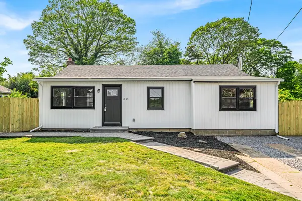 1090 Brookdale Avenue, Bay Shore, NY 11706