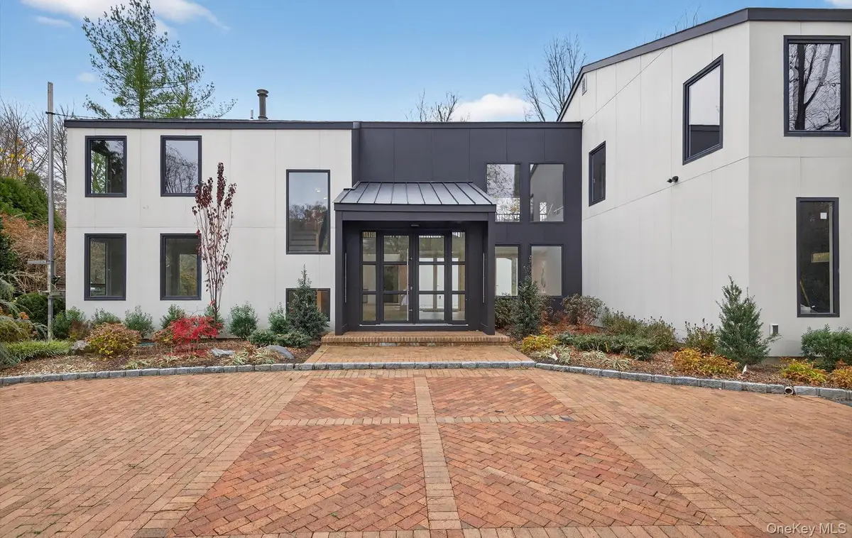 26 Windemere Way, Woodbury, NY 11797 - Image #1