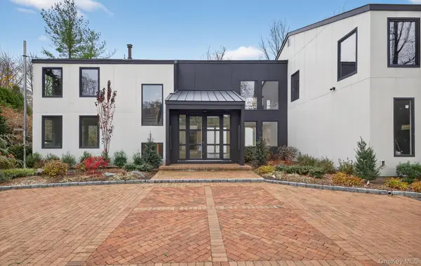 26 Windemere Way, Woodbury, NY 11797