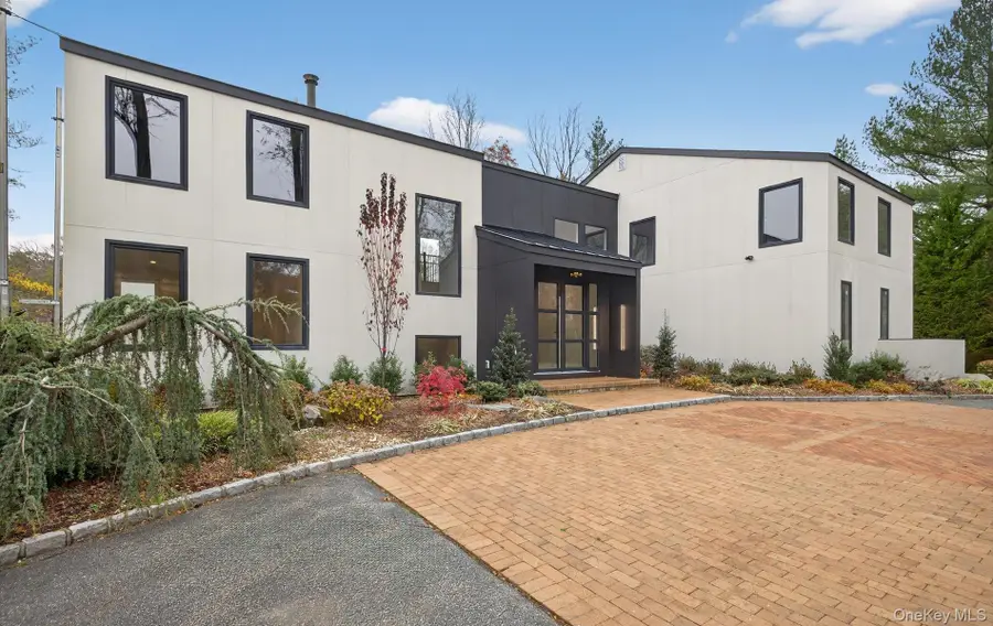 26 Windemere Way, Woodbury, NY 11797 - Image #2