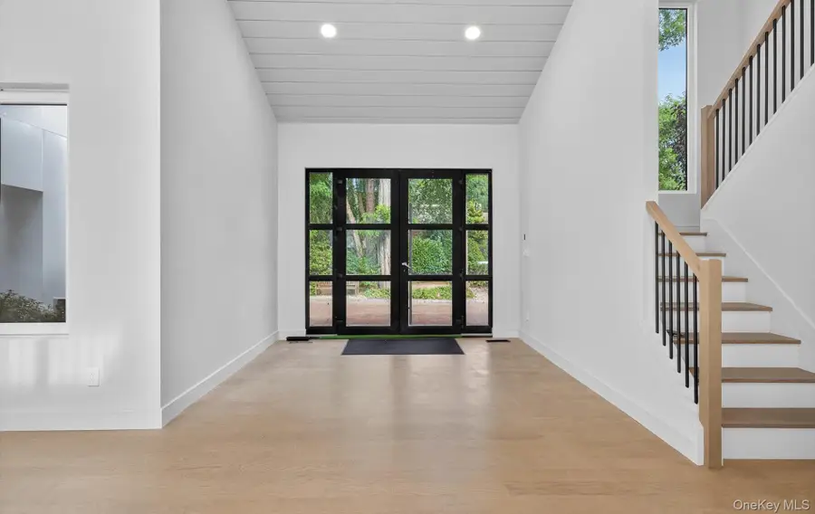 26 Windemere Way, Woodbury, NY 11797 - Image #3