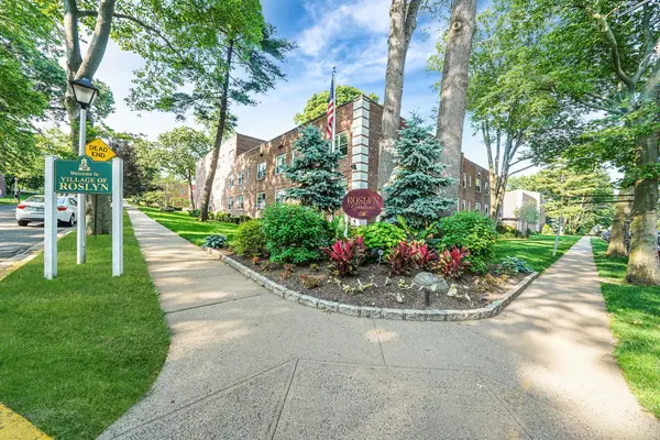 23 Edwards Street #1C, Roslyn Heights, NY 11577