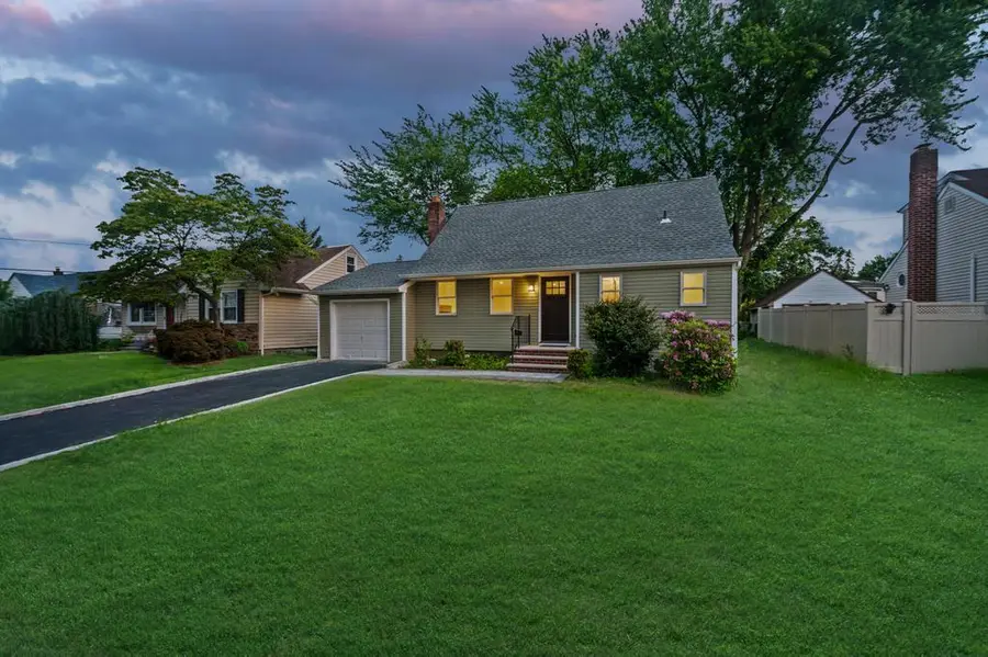 732 Woodside Drive, Wantagh, NY 11793 - Image #2