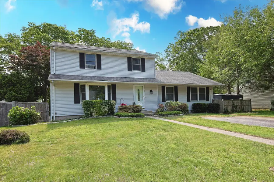33 Highview Lane, Ridge, NY 11961 - Image #2