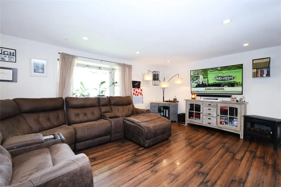 33 Highview Lane, Ridge, NY 11961 - Image #3