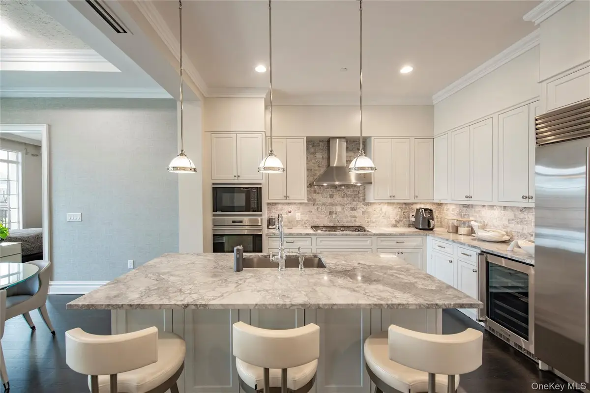 1000 Royal Court #1306, North Hills, NY 11040 - Image #1