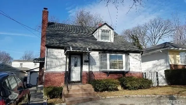 492 Pershing Boulevard, Rockville Centre, NY 11570 - Image #1