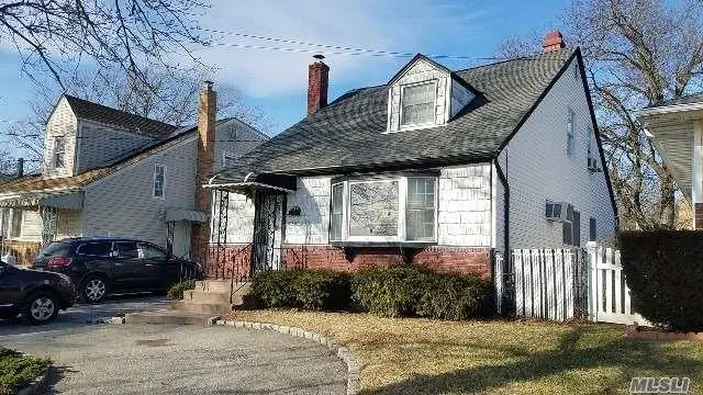 492 Pershing Boulevard, Rockville Centre, NY 11570 - Image #2