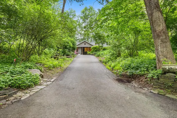 632 State Route 32 N, New Paltz, NY 12561