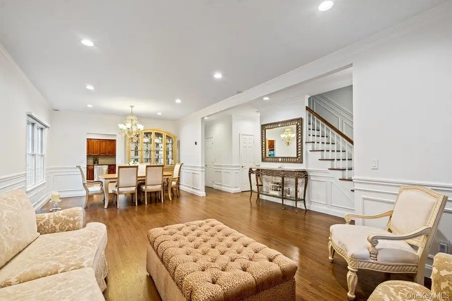 1 Fairway Drive, Old Bethpage, NY 11804 - #3