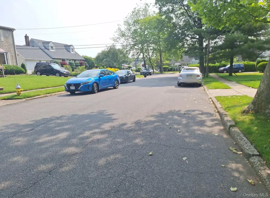 11 Parkwood Road, Westbury, NY 11590 - Image #3