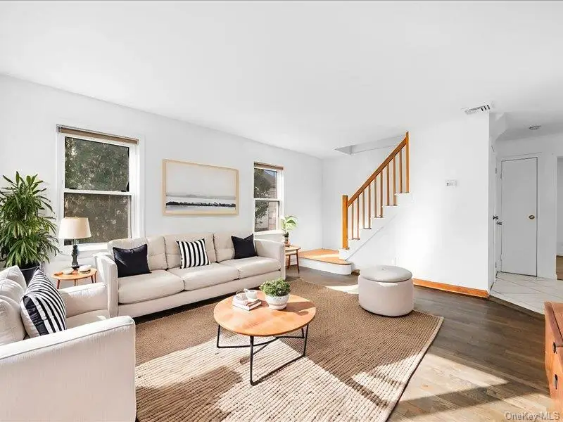 31 Broadmoor Lane, Westbury, NY 11590 - Image #3