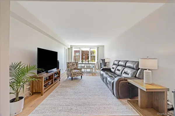 2736 Independence Avenue #6C, Bronx, NY 10463