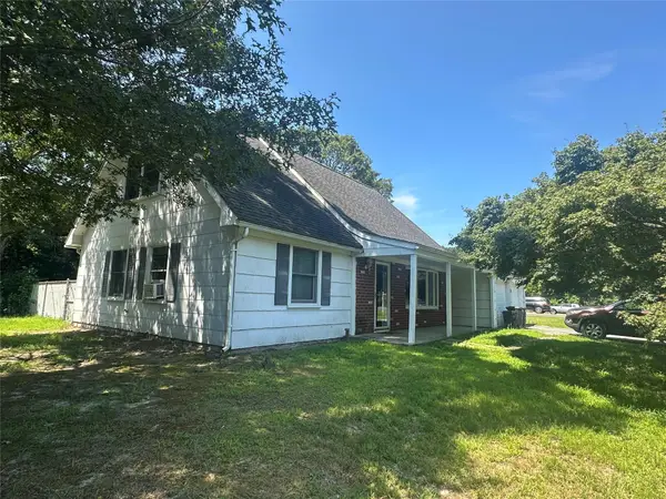 2 Hamilton Court, Coram, NY 11727