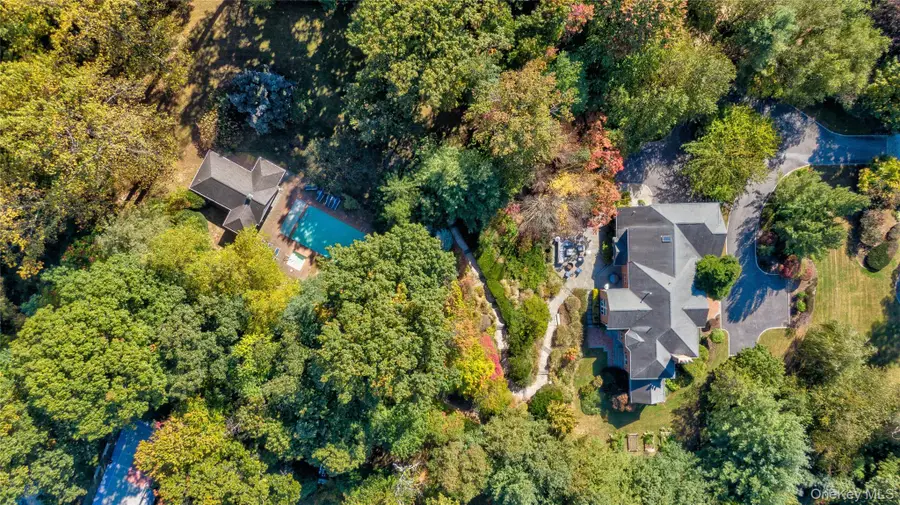 18 Harriman Drive, Sands Point, NY 11050 - Image #2