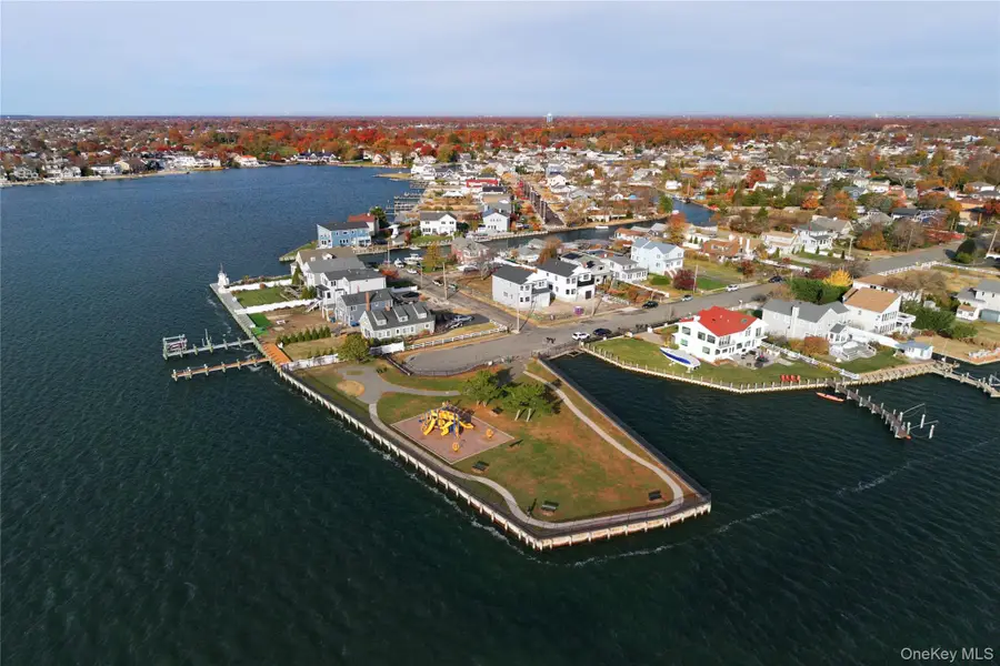 103 Clocks Boulevard, Massapequa, NY 11758 - Image #3