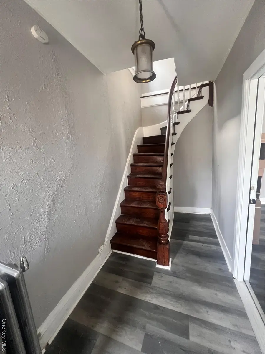 27 Hooker Avenue, Poughkeepsie, NY 12601 - Image #2