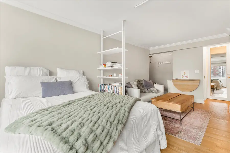 210 E 63rd Street #10E, Manhattan, NY 10065 - Image #2