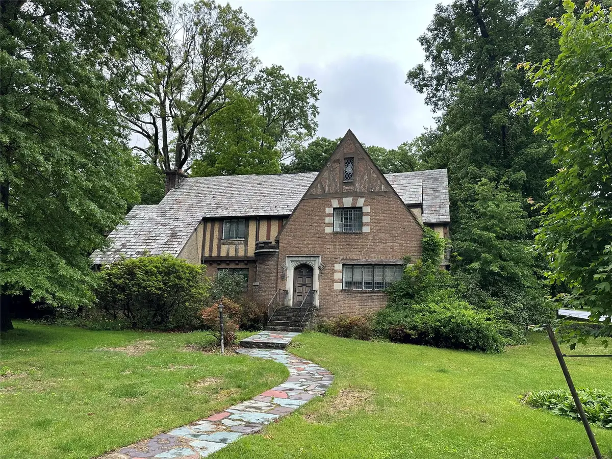 2 Rochelle Road, Larchmont, NY 10538 - Image #1