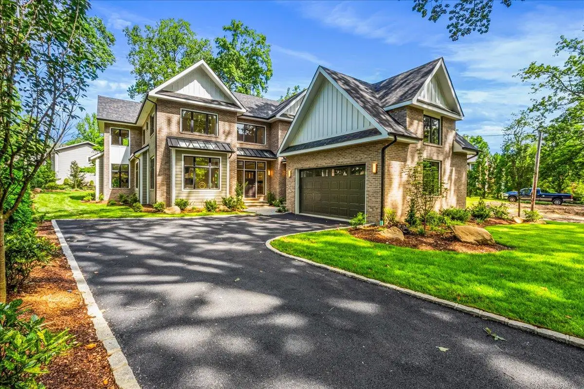 199E W Shore Road, Great Neck, NY 11024 - Image #1