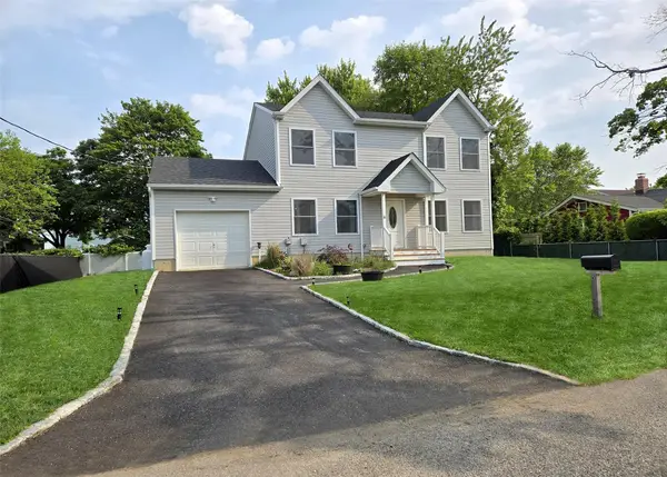 8 W Narcissus Road, Mastic Beach, NY 11951