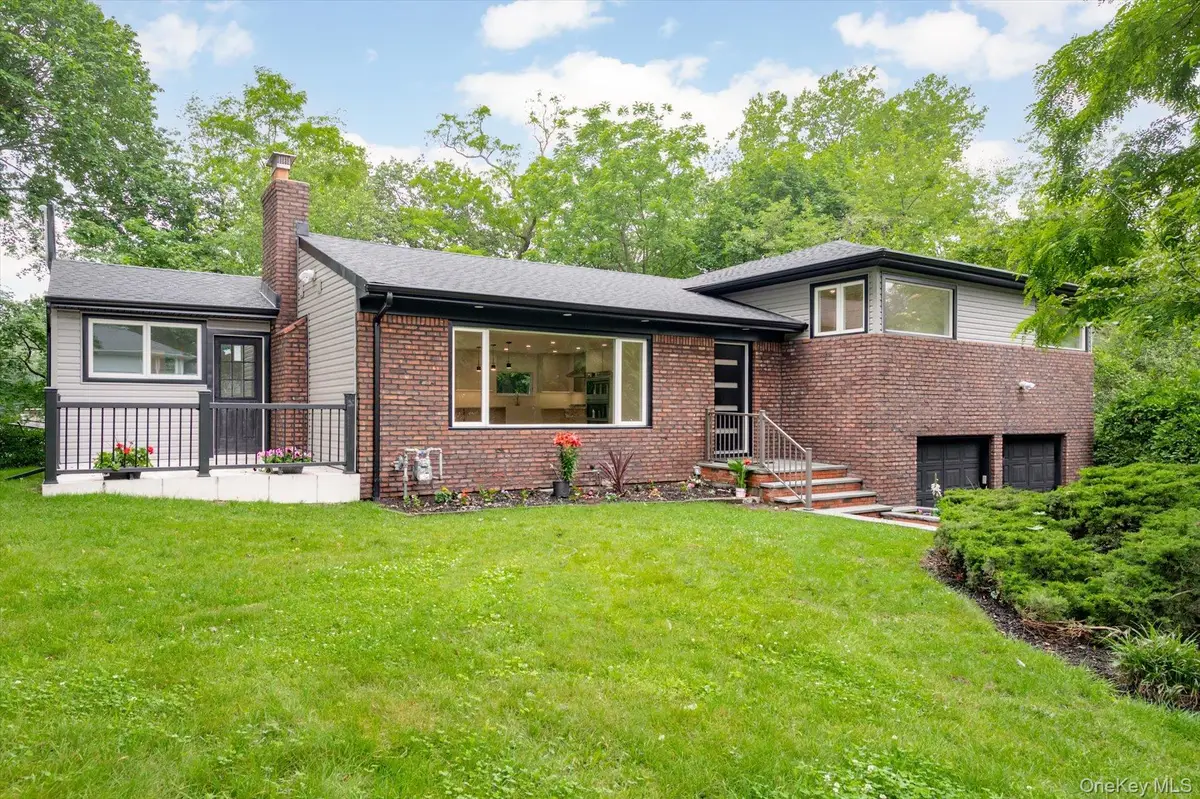 8 Junard Drive, Roslyn, NY 11576 - Image #1