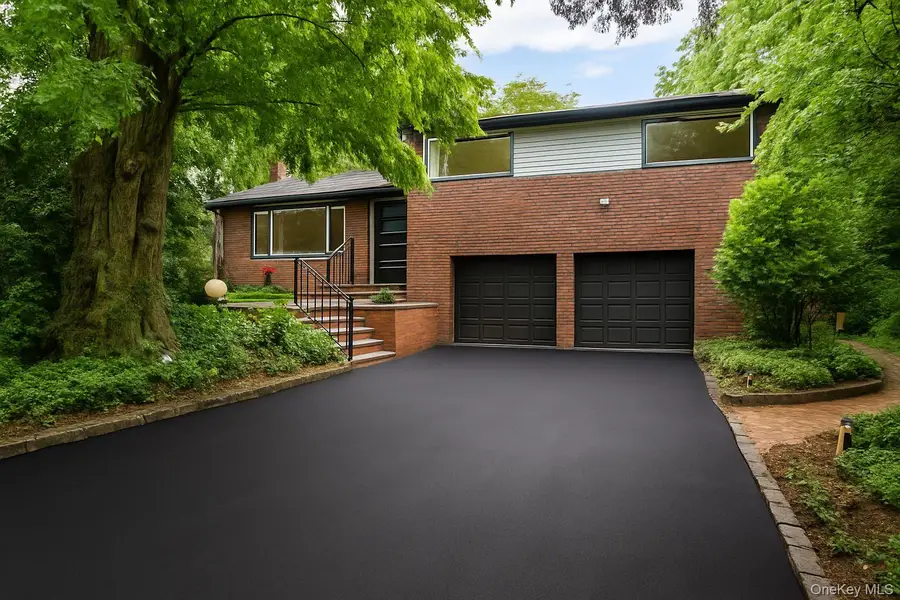 8 Junard Drive, Roslyn, NY 11576 - Image #2