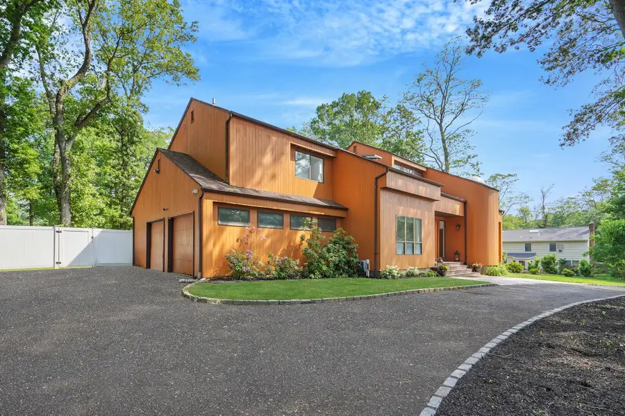 318 Sheep Pasture Road, East Setauket, NY 11733 - Image #2