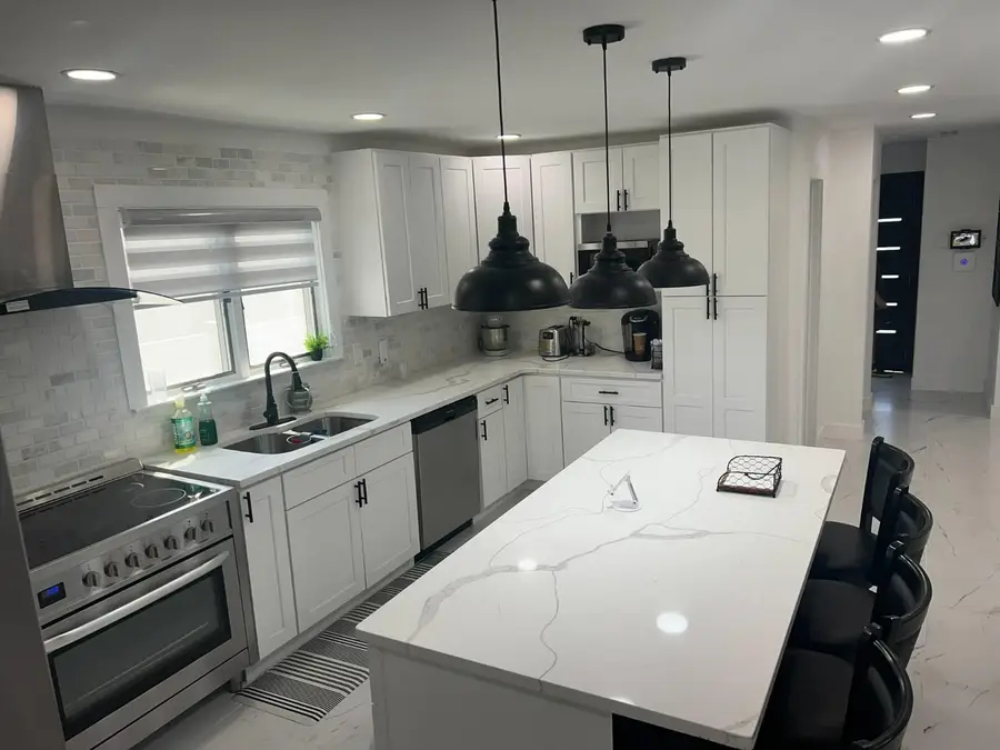 1095 Lynn Place, Woodmere, NY 11598 - Image #3