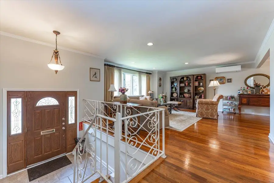528 Longacre Avenue, Woodmere, NY 11598 - Image #2