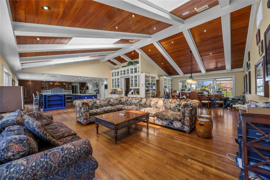 233 Narragansett Avenue, Lawrence, NY 11559 - Image #2