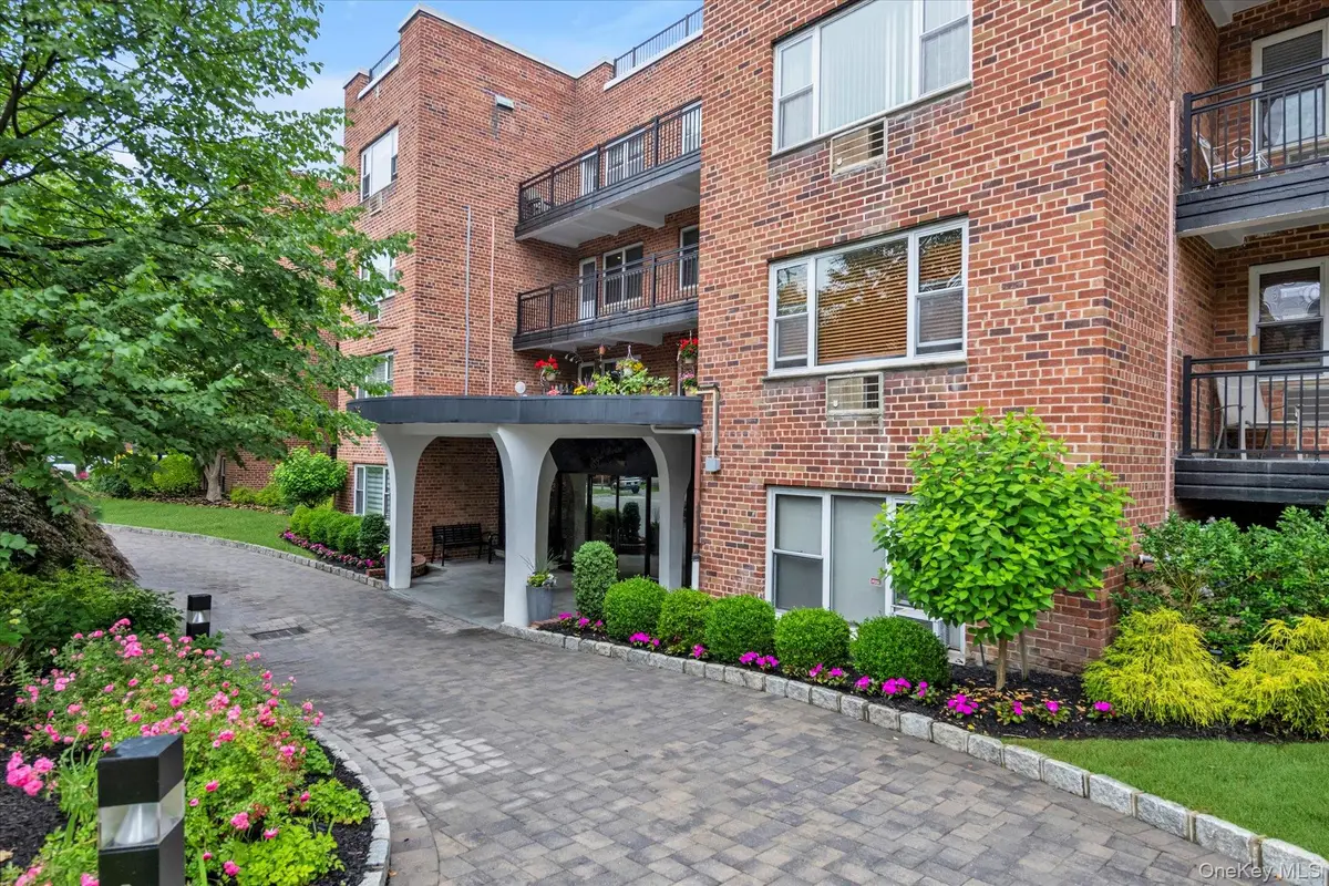 25 Chapel Place #3N, Great Neck, NY 11021 - Image #1