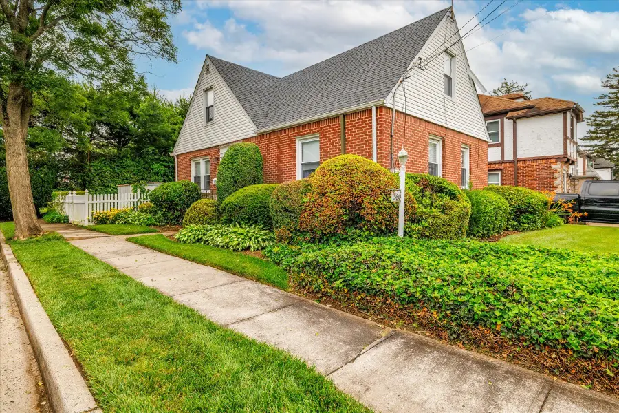 360 Foch Boulevard, Mineola, NY 11501 - Image #3