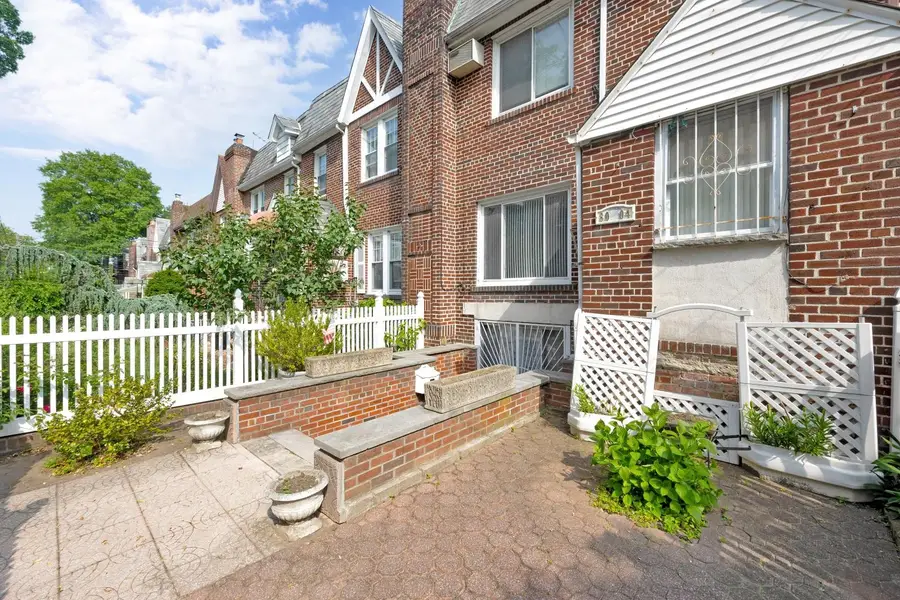 80-04 Cowles Court, Middle Village, NY 11379 - Image #3