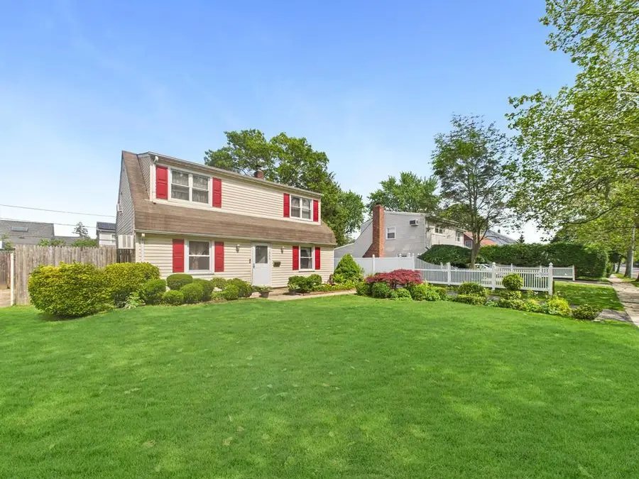 335 Loring Road, Levittown, NY 11756 - Image #2