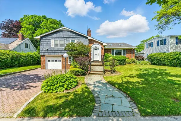 189 Blackheath Road, Lido Beach, NY 11561