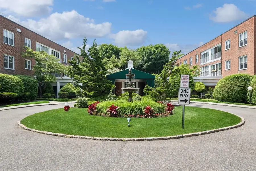 1390 Broadway #118, Hewlett, NY 11557 - Image #2